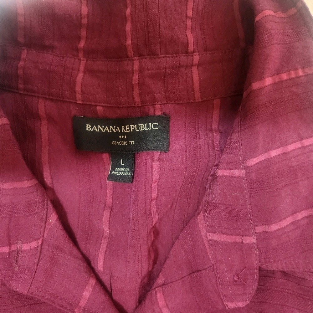 Banana Republic Textured Burgundy Button Up Shirt
LARGE - Picture 7 of 7